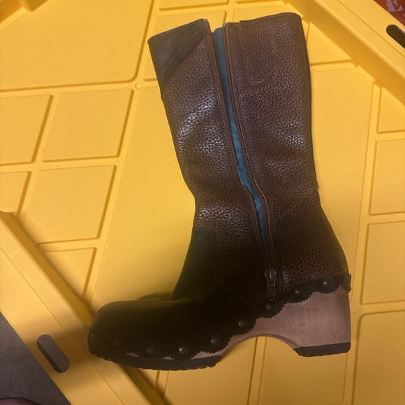 Pretty boots - Picture 3 of 3